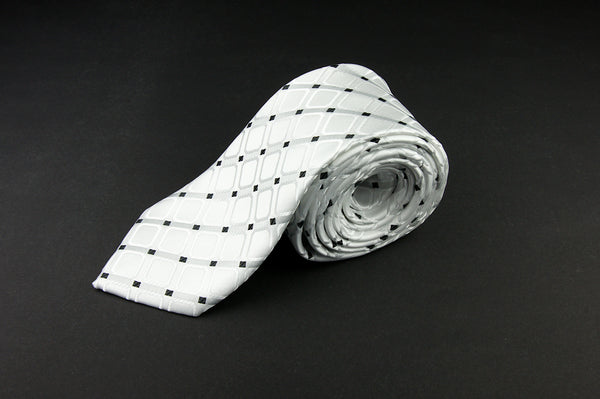 Cravată din Matase Naturala Alba cu Picatele Negre – Eleganta si Versatila